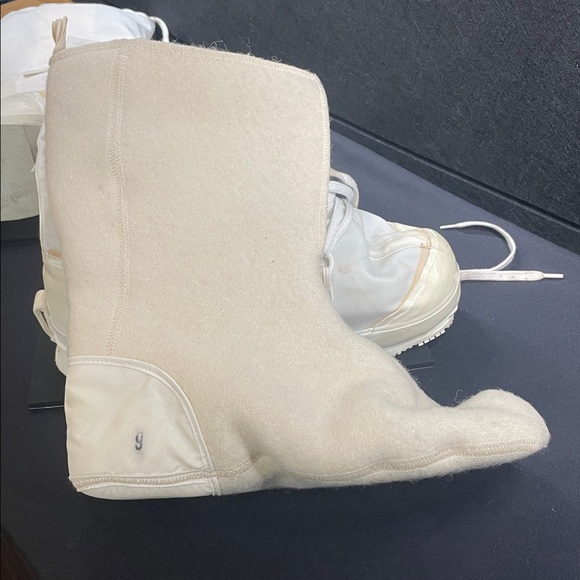 Canadian Acton Mukluk Boots with Liners - Picture 7 of 16